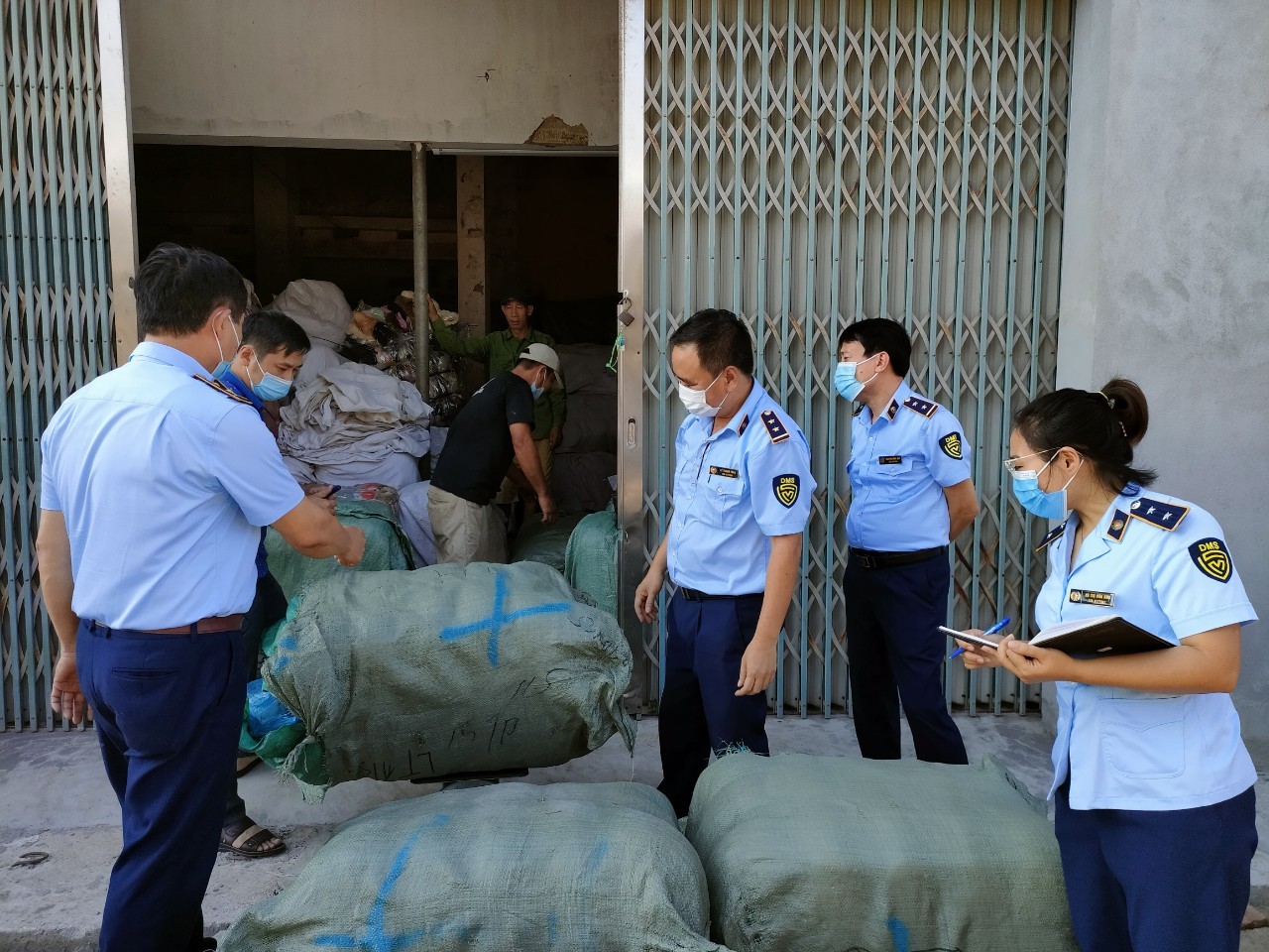 Thái Bình: Phát hiện và tạm giữ trên 800kg hàng dệt may đã qua sử dụng