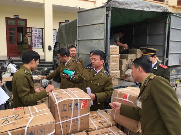 Hàng trăm lon bia Heineken “lậu” bị phát hiện tại biên giới Quảng Trị