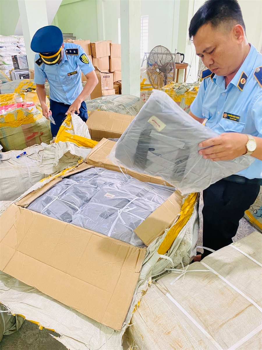 Phú Yên: Phát hiện hơn 6.000 túi xách cùng nhiều hàng hóa khác nhập lậu