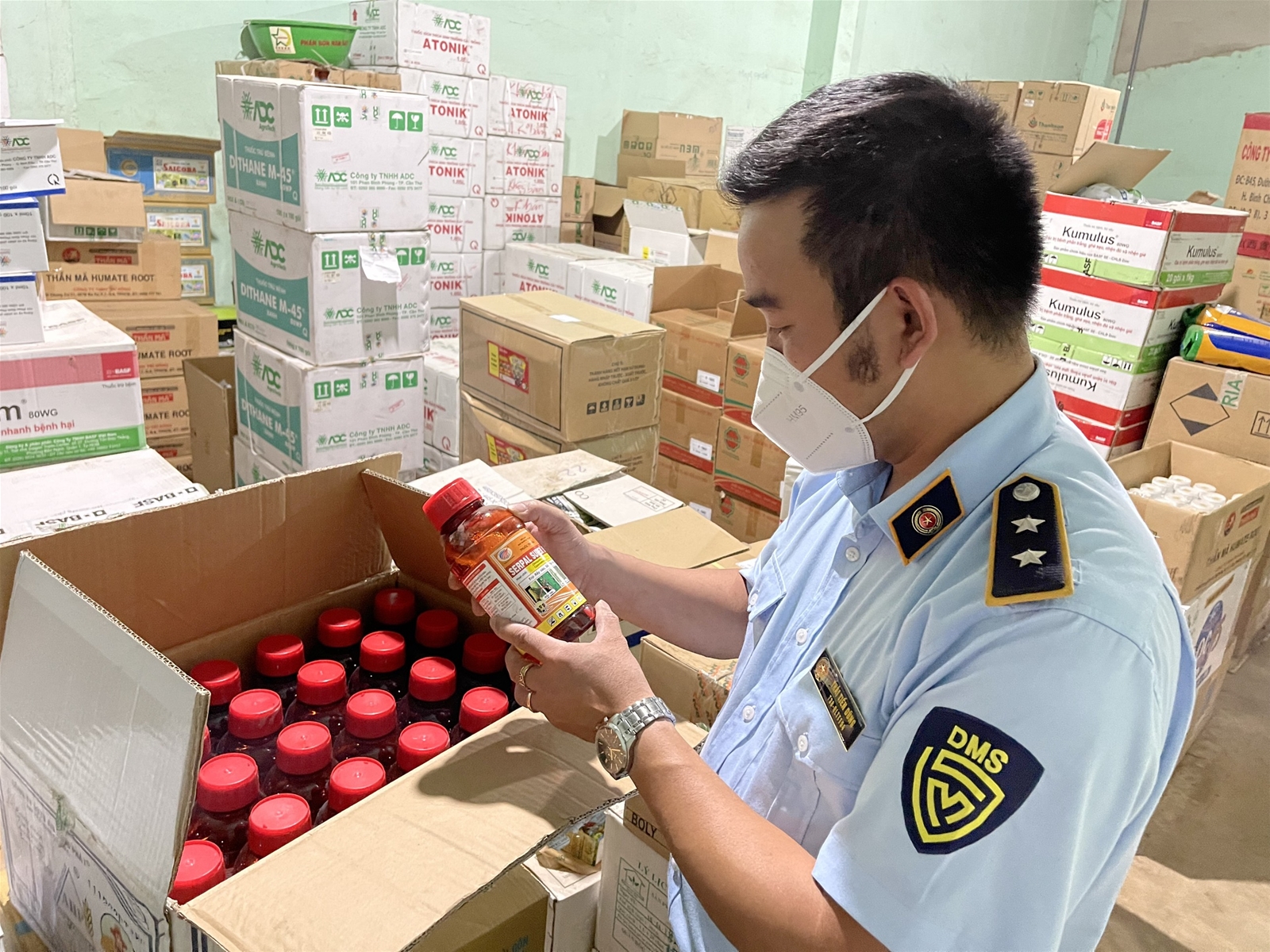 Gia Lai tiếp tục phát hiện cơ sở kinh doanh thuốc bảo vệ thực vật chứa hoạt chất cấm sử dụng tại Việt Nam
