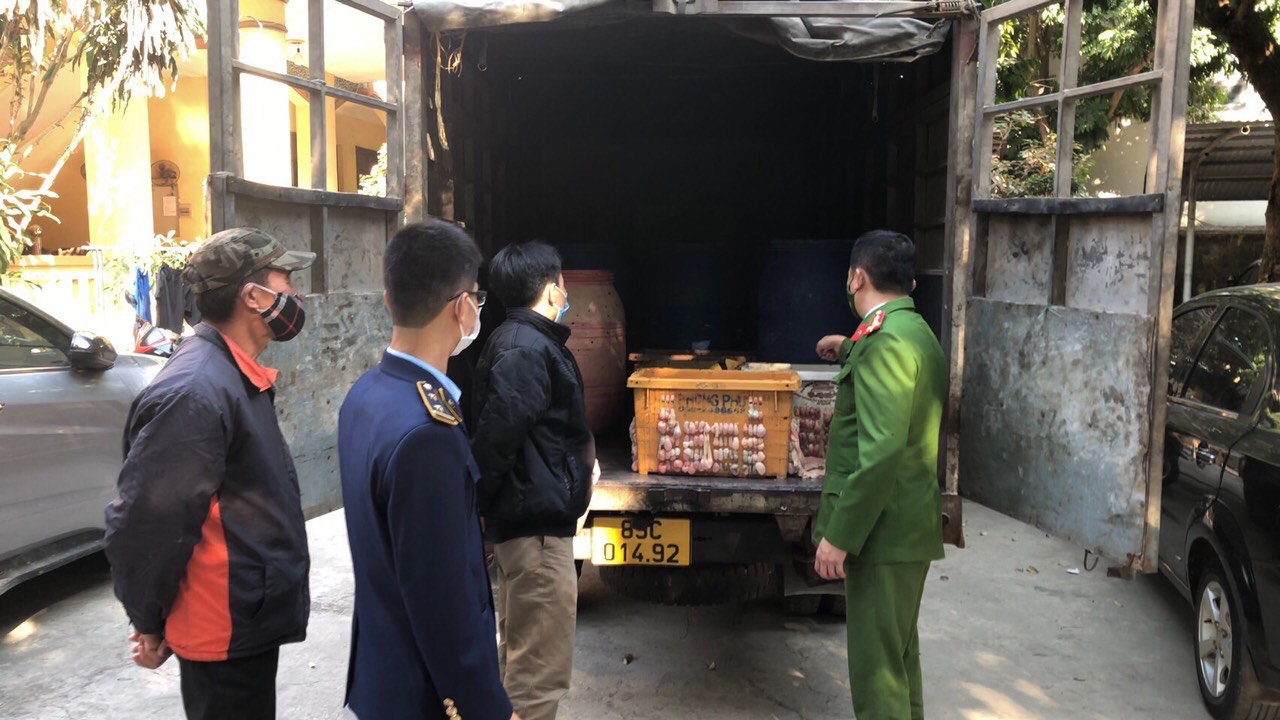 Hưng Yên: Liên tiếp phát hiện và xử lý tiêu hủy hơn 1,7 tấn thực phẩm bẩn
