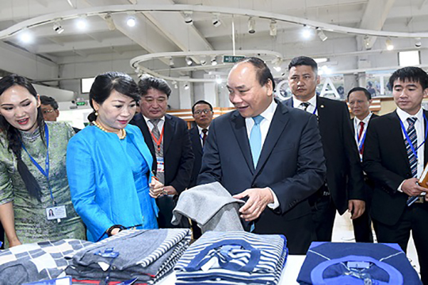 Thủ tướng thăm cơ sở chế biến len Gobi, Mông Cổ