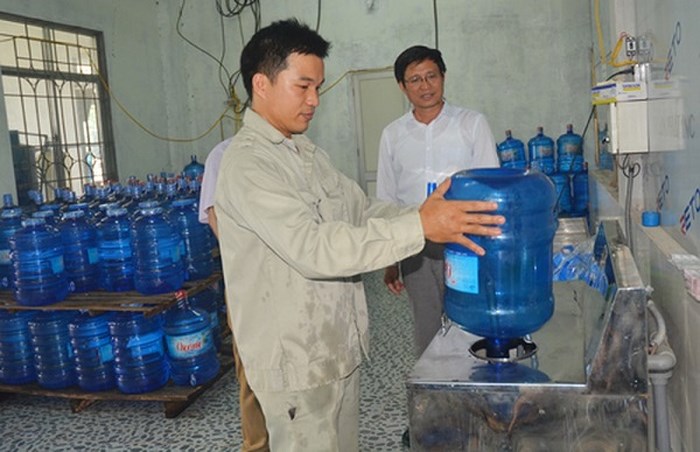 15 mẫu nước đóng chai và nước đá dùng liền ở Hà Nội không đạt chất lượng