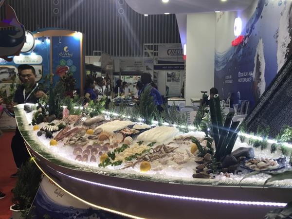 Lãnh đạo các doanh nghiệp Việt Nam giới thiệu nhiều sản phẩm thủy sản mới