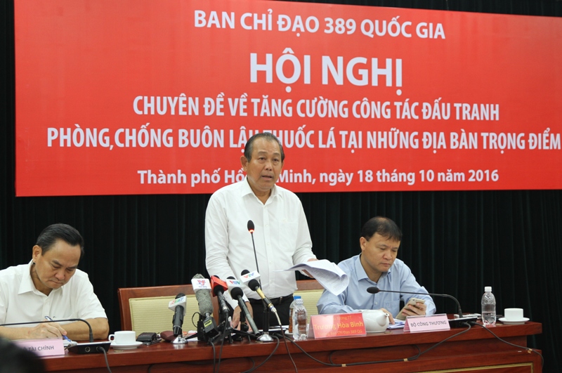 Chống buôn lậu thuốc lá khó: Có nguyên nhân do cán bộ