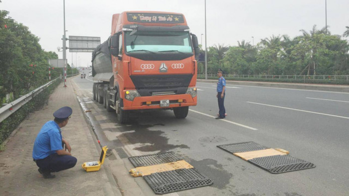 Hà Nội: Gần 800 phương tiện bị xử lý vi phạm trong tháng cao điểm kiểm soát tải trọng