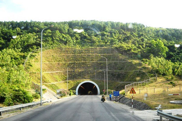 Hỗ trợ tái định cư mở rộng hầm đường bộ qua Đèo Ngang